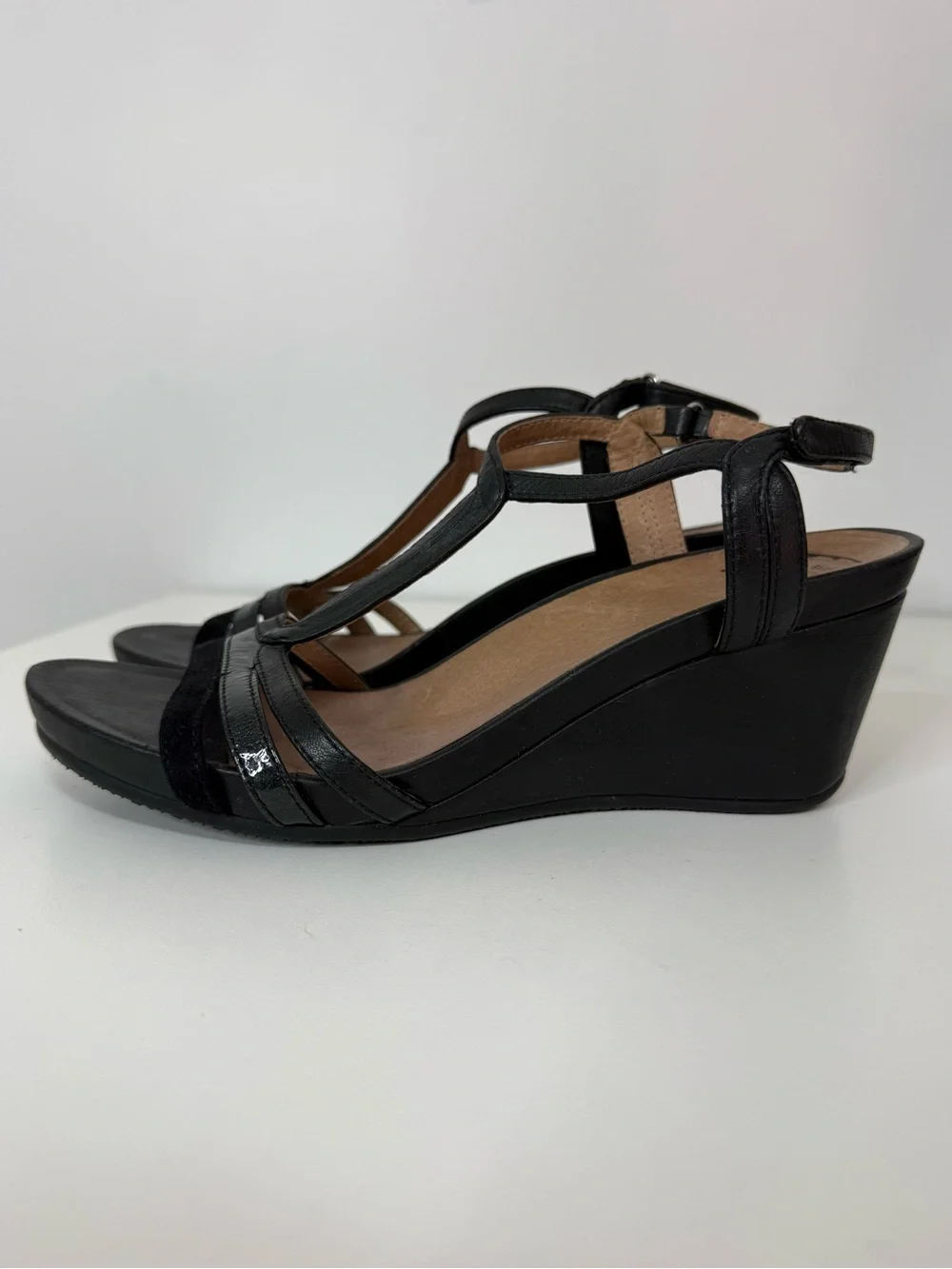 Abeo Black Lacey T Strap Wedge Sandal  Women's Size 8 Neutral Orthotic Comfort